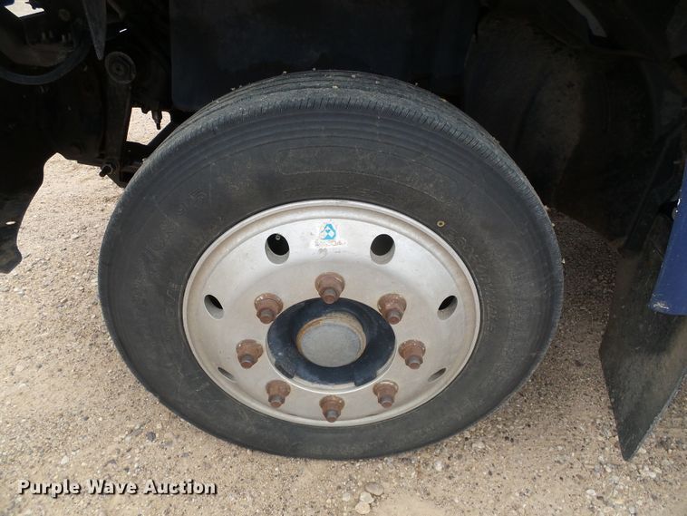 image for item DC5064 2006 GMC C5500 flatbed truck