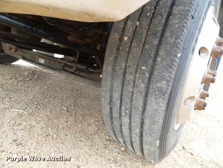 image for item DC5064 2006 GMC C5500 flatbed truck