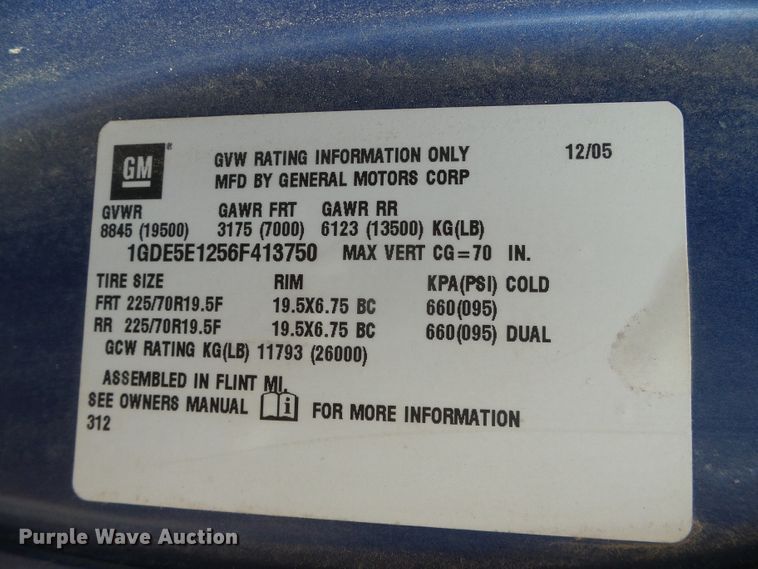 image for item DC5064 2006 GMC C5500 flatbed truck