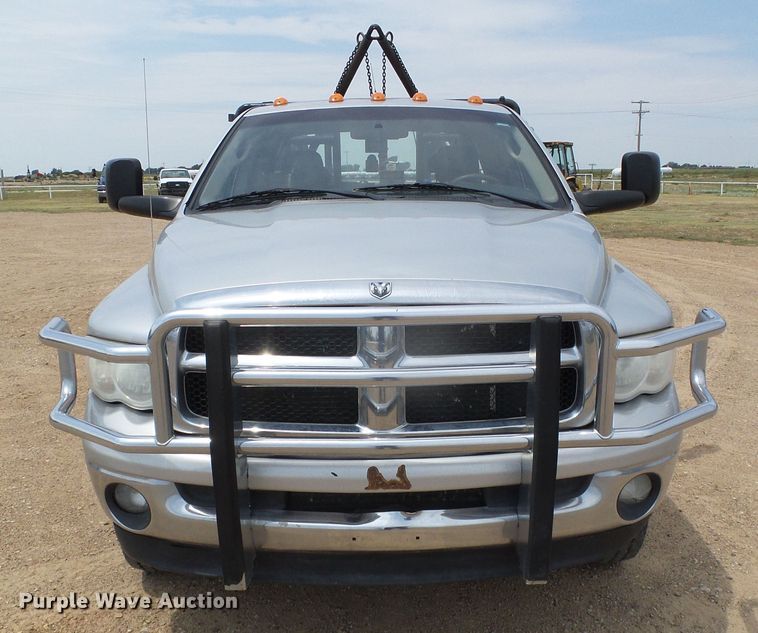 image for item DC5066 2005 Dodge Ram 3500 Quad Cab flatbed pickup truck