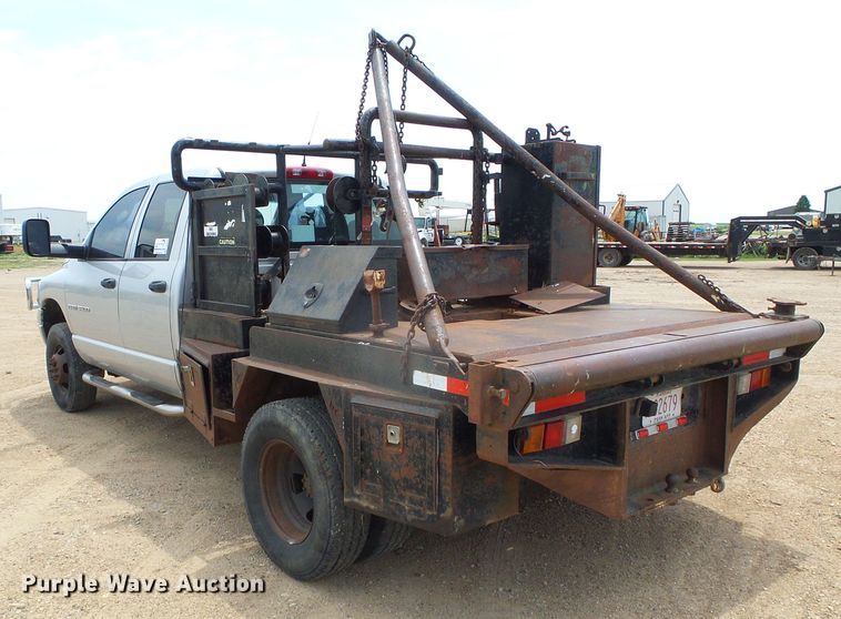 image for item DC5066 2005 Dodge Ram 3500 Quad Cab flatbed pickup truck