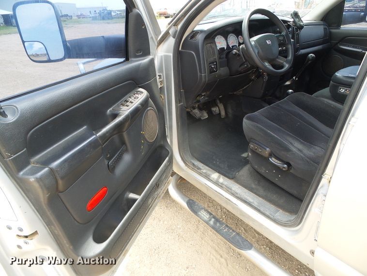 image for item DC5066 2005 Dodge Ram 3500 Quad Cab flatbed pickup truck