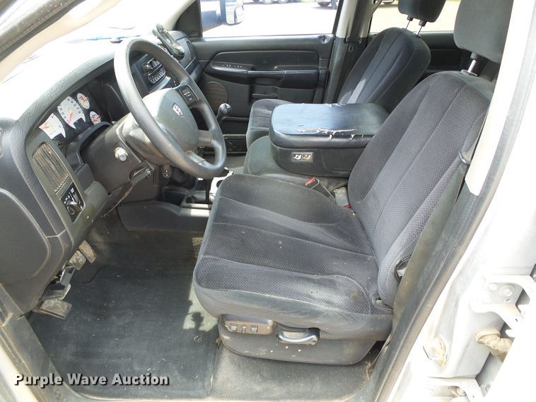 image for item DC5066 2005 Dodge Ram 3500 Quad Cab flatbed pickup truck