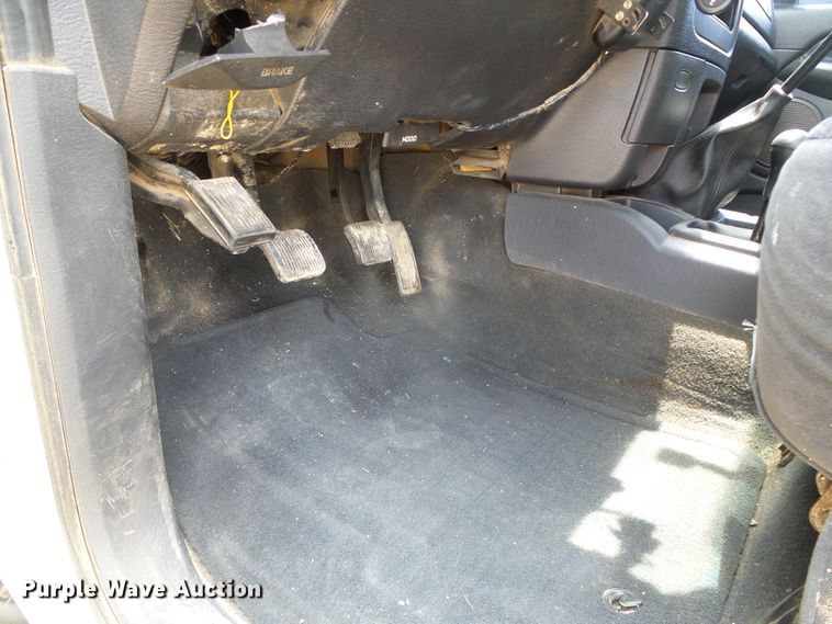 image for item DC5066 2005 Dodge Ram 3500 Quad Cab flatbed pickup truck