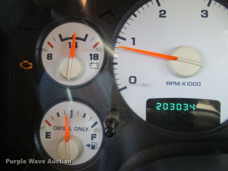 image for item DC5066 2005 Dodge Ram 3500 Quad Cab flatbed pickup truck