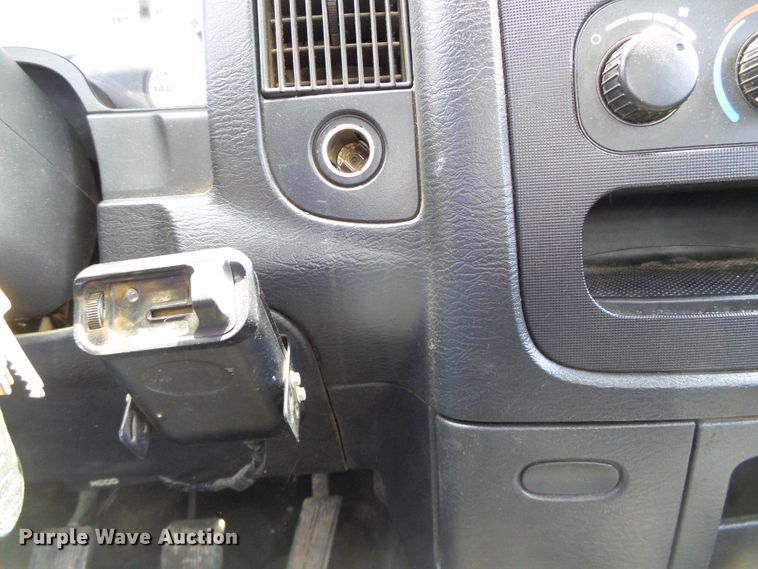 image for item DC5066 2005 Dodge Ram 3500 Quad Cab flatbed pickup truck