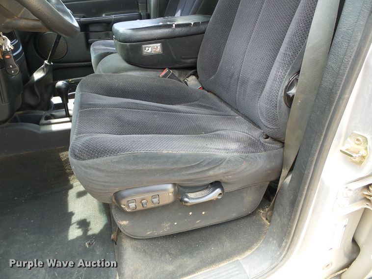 image for item DC5066 2005 Dodge Ram 3500 Quad Cab flatbed pickup truck