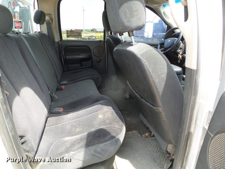 image for item DC5066 2005 Dodge Ram 3500 Quad Cab flatbed pickup truck