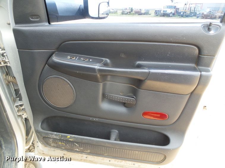 image for item DC5066 2005 Dodge Ram 3500 Quad Cab flatbed pickup truck