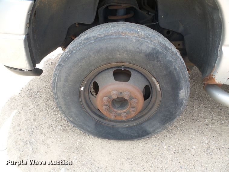 image for item DC5066 2005 Dodge Ram 3500 Quad Cab flatbed pickup truck