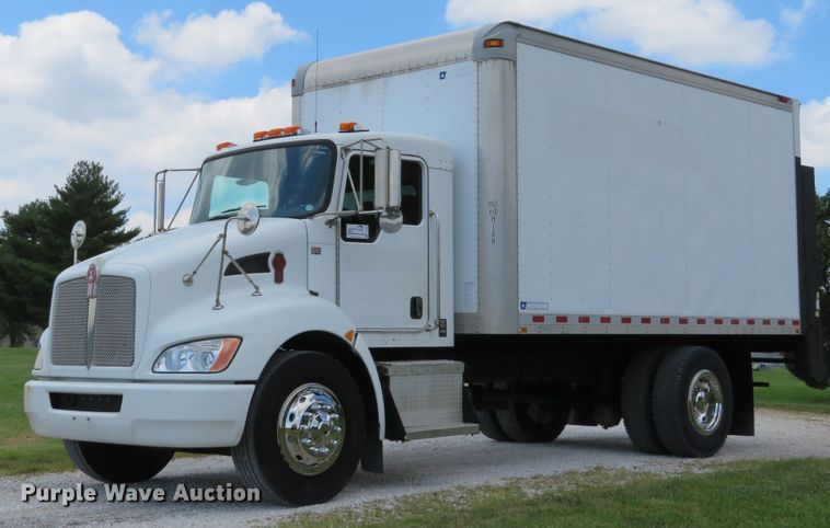image for item DE8248 2009 Kenworth T270 box truck