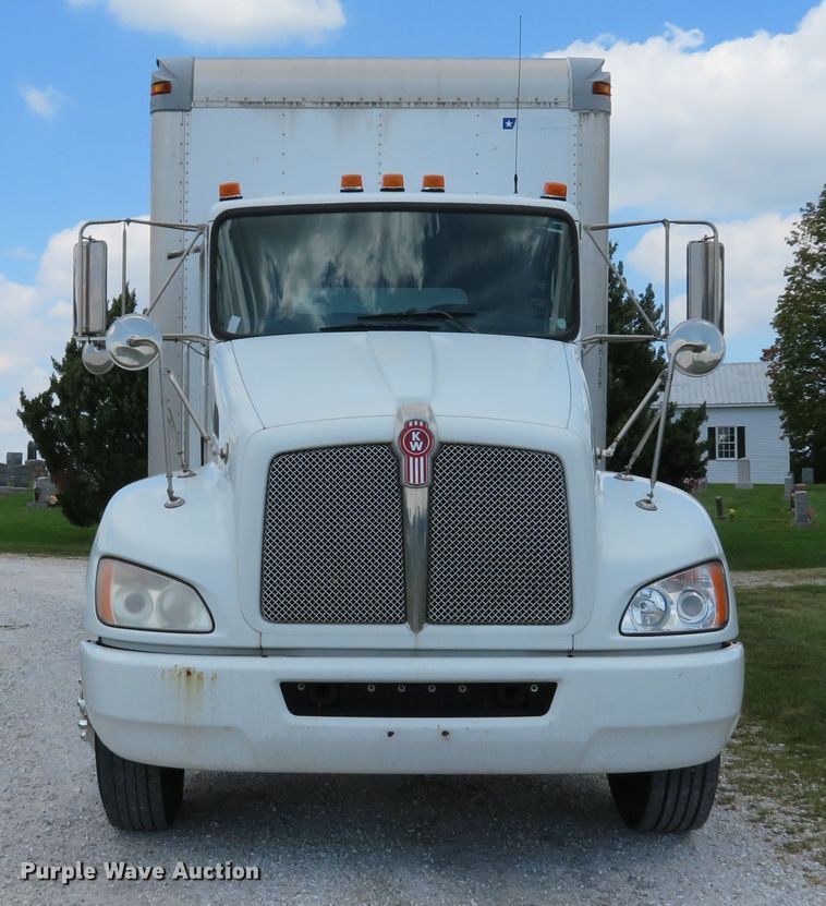 image for item DE8248 2009 Kenworth T270 box truck