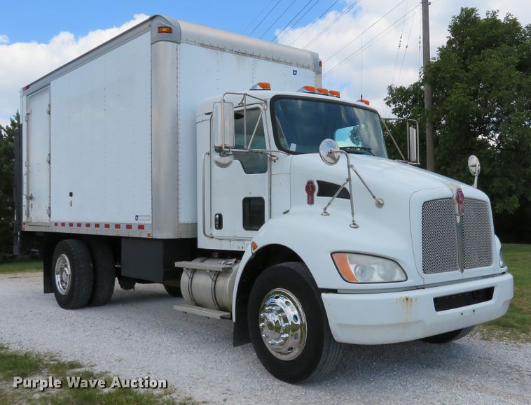 image for item DE8248 2009 Kenworth T270 box truck