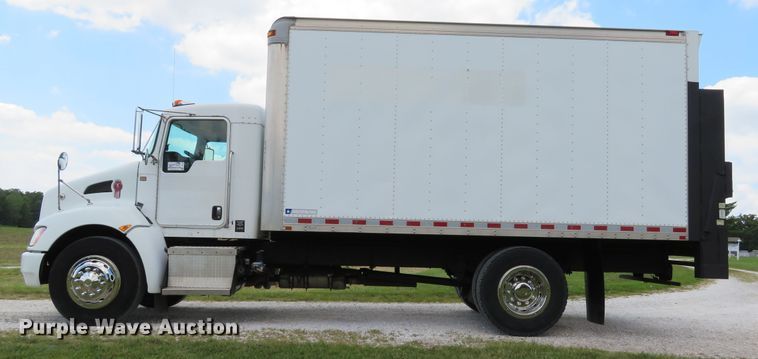 image for item DE8248 2009 Kenworth T270 box truck