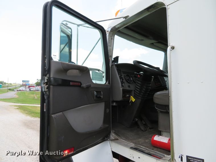 image for item DE8248 2009 Kenworth T270 box truck