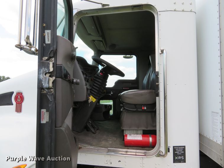 image for item DE8248 2009 Kenworth T270 box truck