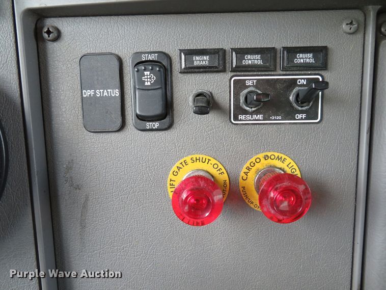 image for item DE8248 2009 Kenworth T270 box truck