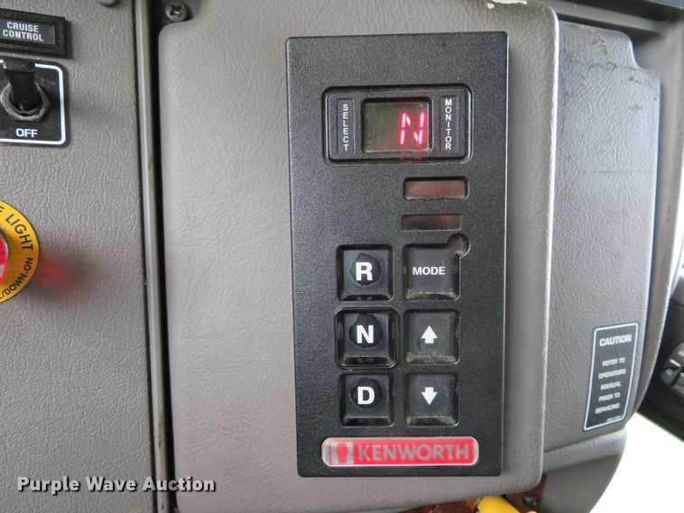 image for item DE8248 2009 Kenworth T270 box truck