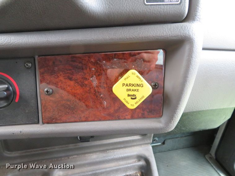 image for item DE8248 2009 Kenworth T270 box truck