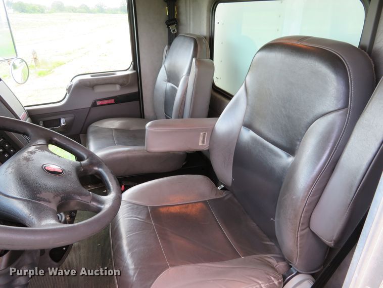 image for item DE8248 2009 Kenworth T270 box truck