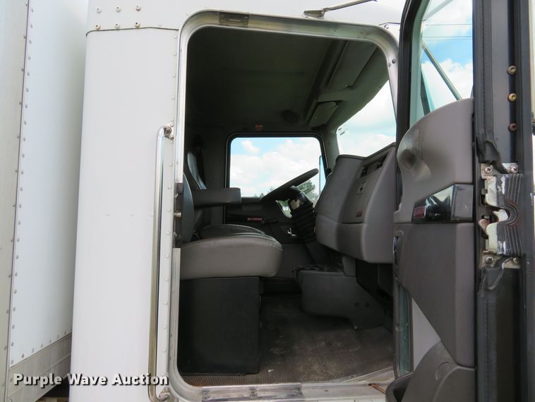 image for item DE8248 2009 Kenworth T270 box truck