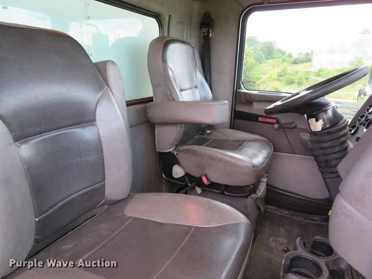 image for item DE8248 2009 Kenworth T270 box truck