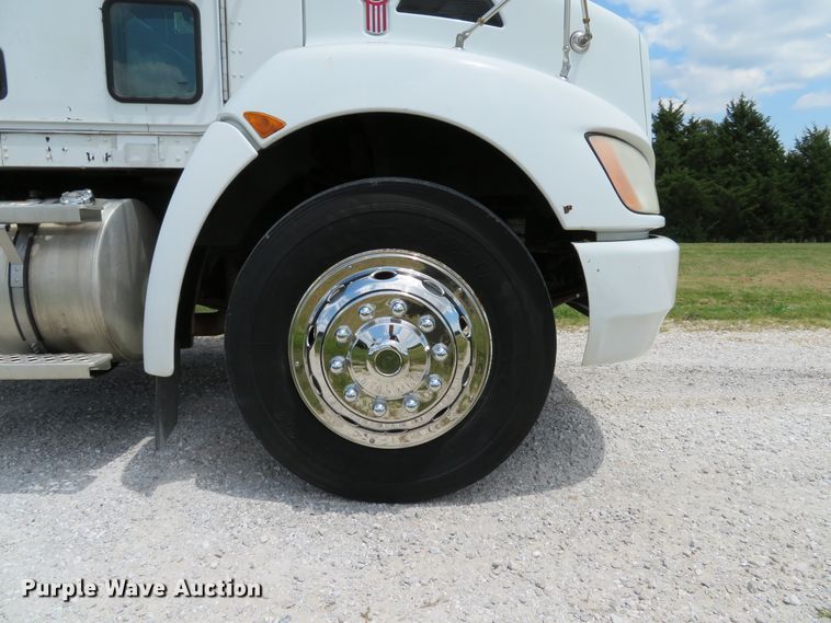 image for item DE8248 2009 Kenworth T270 box truck