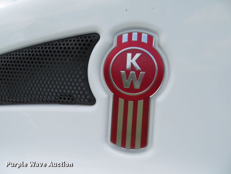 image for item DE8248 2009 Kenworth T270 box truck