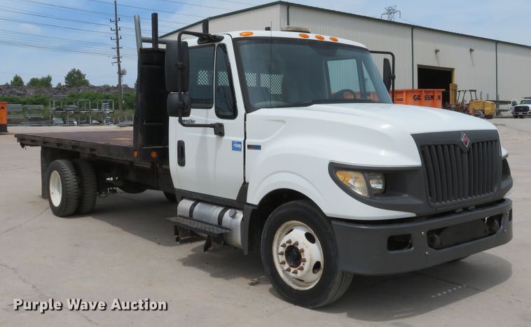 image for item DE8253 2012 International TerraStar flatbed truck