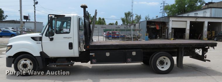 image for item DE8253 2012 International TerraStar flatbed truck