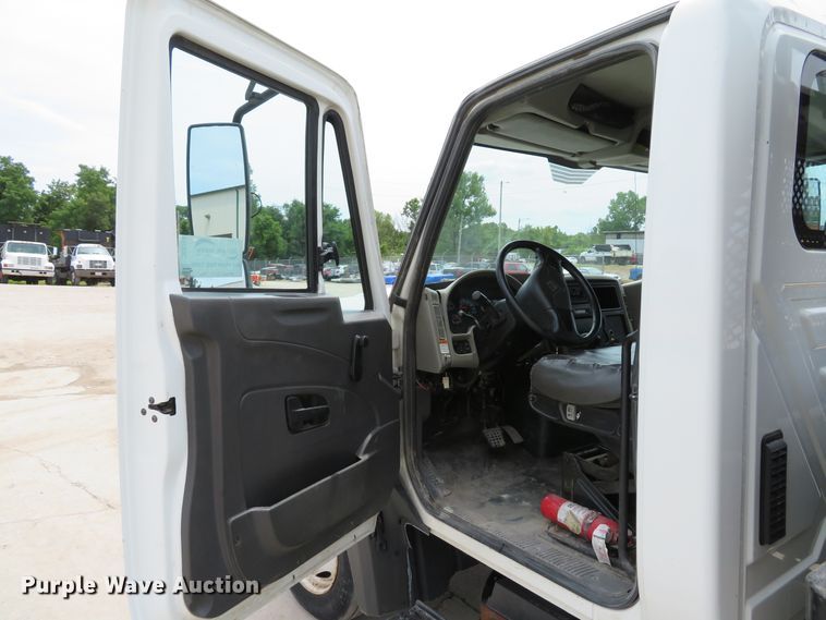 image for item DE8253 2012 International TerraStar flatbed truck