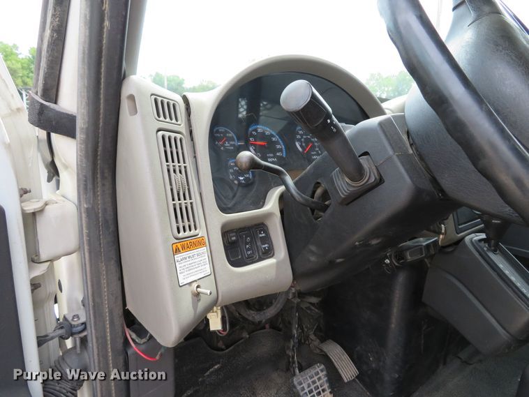 image for item DE8253 2012 International TerraStar flatbed truck