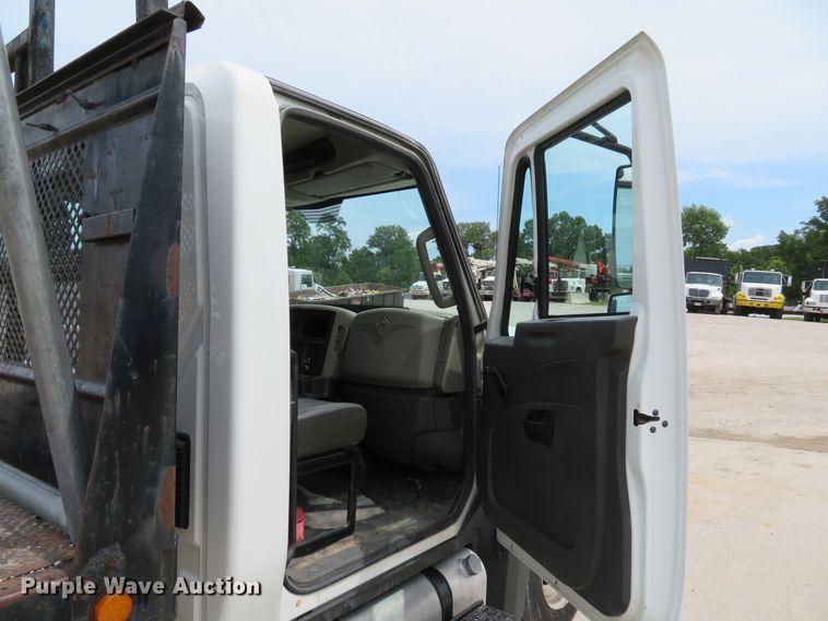 image for item DE8253 2012 International TerraStar flatbed truck