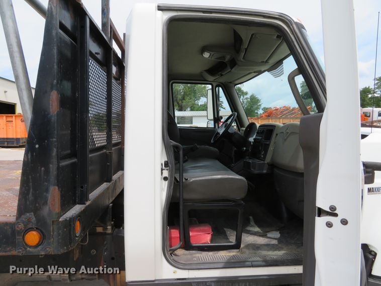 image for item DE8253 2012 International TerraStar flatbed truck