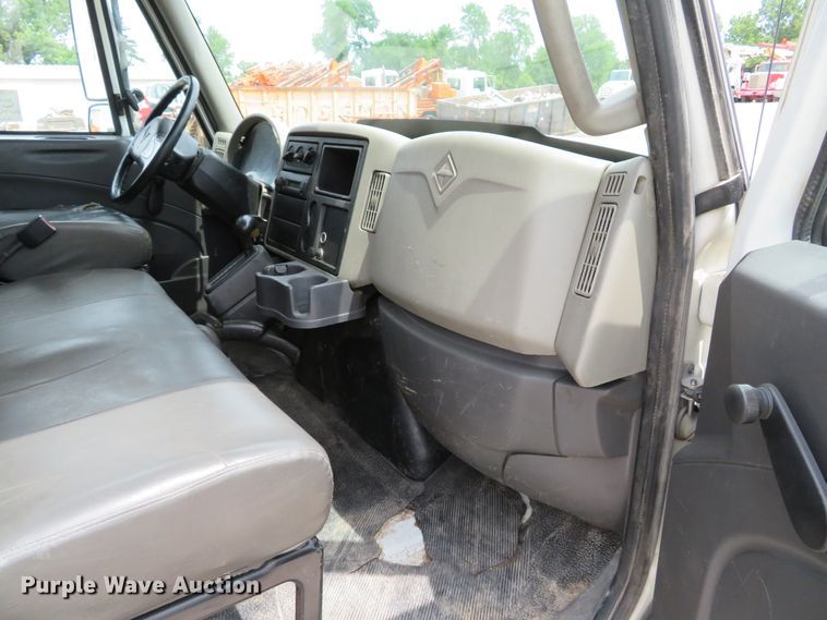 image for item DE8253 2012 International TerraStar flatbed truck