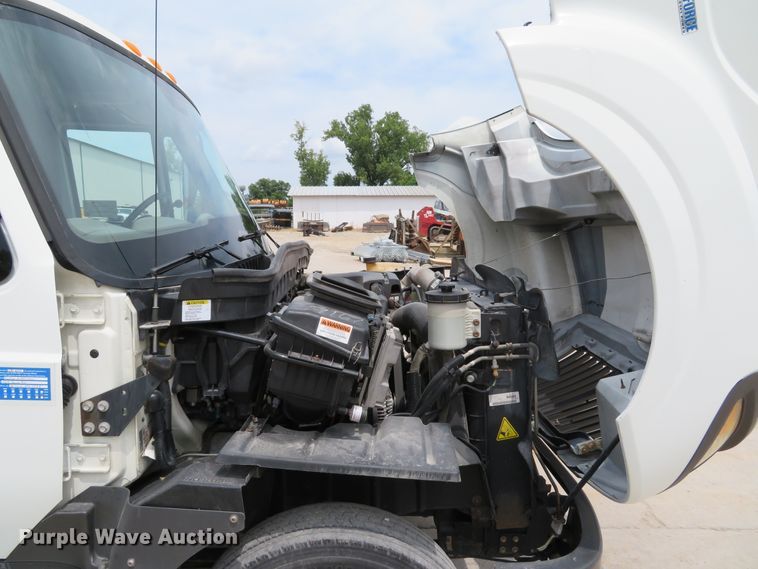 image for item DE8253 2012 International TerraStar flatbed truck