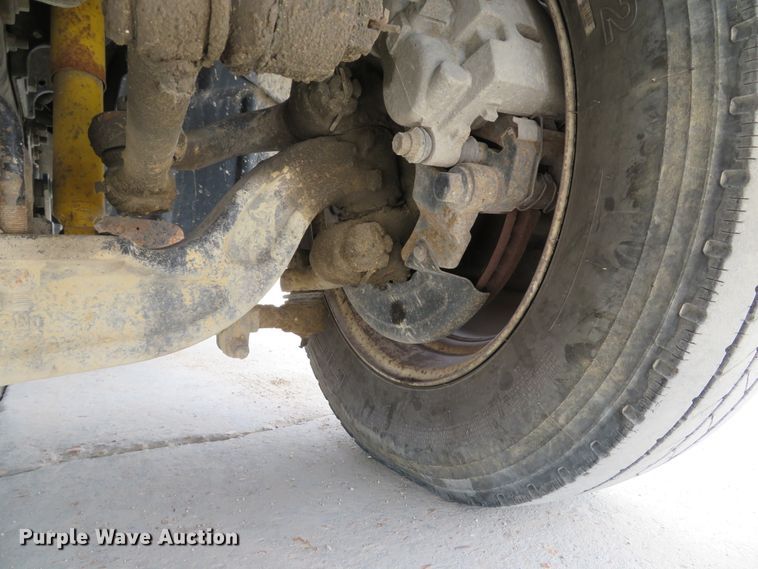 image for item DE8253 2012 International TerraStar flatbed truck