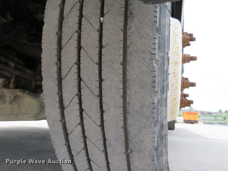 image for item DE8253 2012 International TerraStar flatbed truck