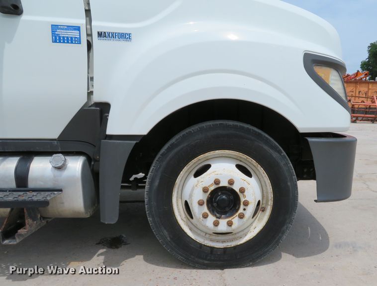 image for item DE8253 2012 International TerraStar flatbed truck