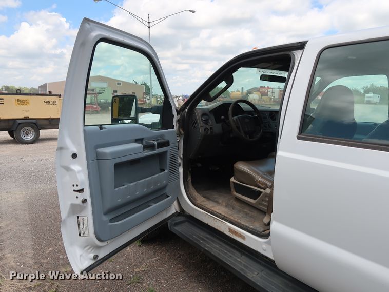 image for item DG4081 2008 Ford F550 Super Duty XL Crew Cab flatbed truck