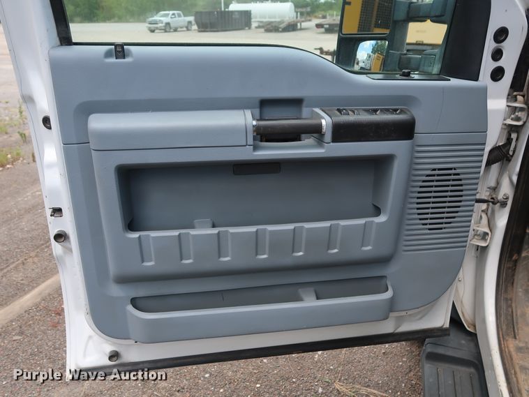 image for item DG4081 2008 Ford F550 Super Duty XL Crew Cab flatbed truck