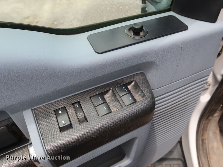 image for item DG4081 2008 Ford F550 Super Duty XL Crew Cab flatbed truck