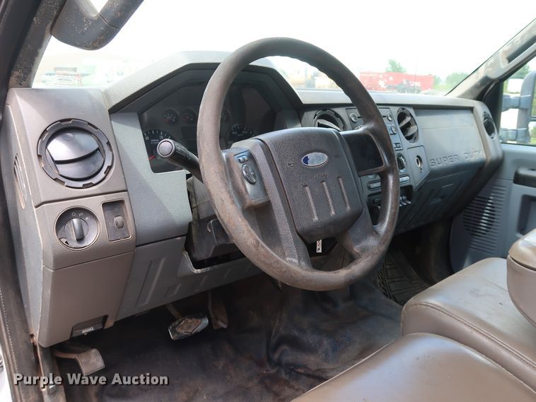 image for item DG4081 2008 Ford F550 Super Duty XL Crew Cab flatbed truck