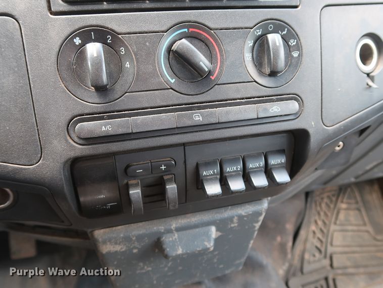 image for item DG4081 2008 Ford F550 Super Duty XL Crew Cab flatbed truck