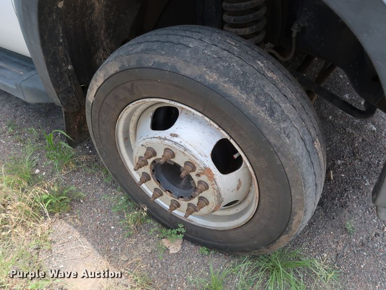 image for item DG4081 2008 Ford F550 Super Duty XL Crew Cab flatbed truck