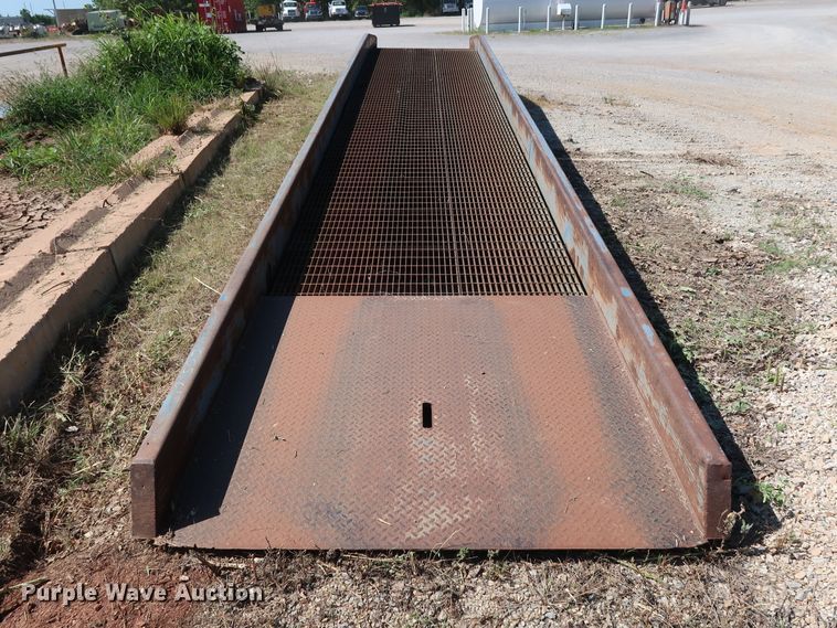 image for item DG4093 Bluff Manufacturing loading dock/yard ramp