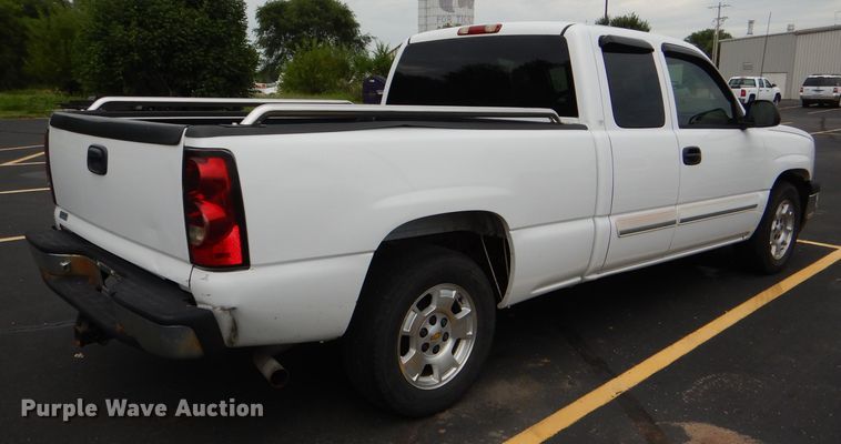 image for item DG4862 2005 Chevrolet Silverado 1500 Ext. Cab pickup truck