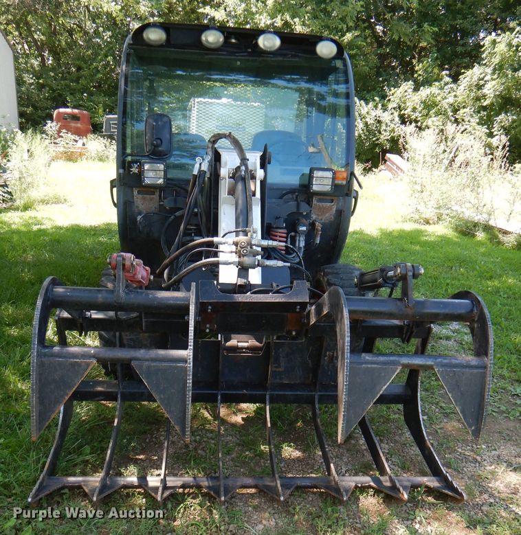 image for item DG4869 2005 Bobcat Toolcat 5600 utility vehicle
