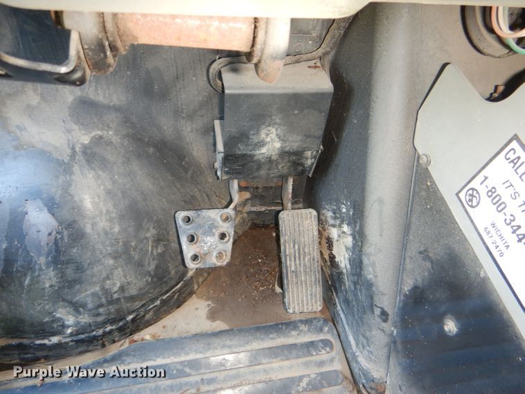 image for item DG4869 2005 Bobcat Toolcat 5600 utility vehicle