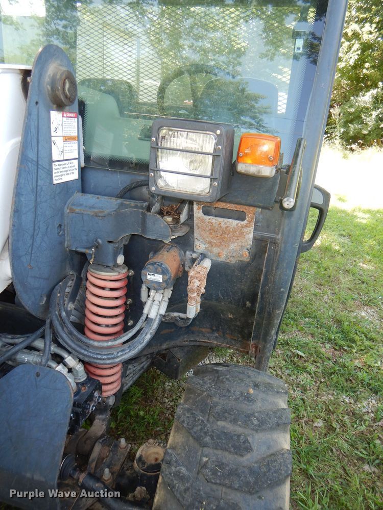image for item DG4869 2005 Bobcat Toolcat 5600 utility vehicle